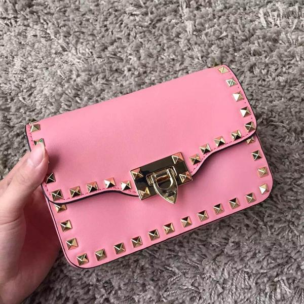 Valentino ヴァレンティノスーパーコピー カーフスキン フラップ付きミニバッグ　IW0B0671BOL 